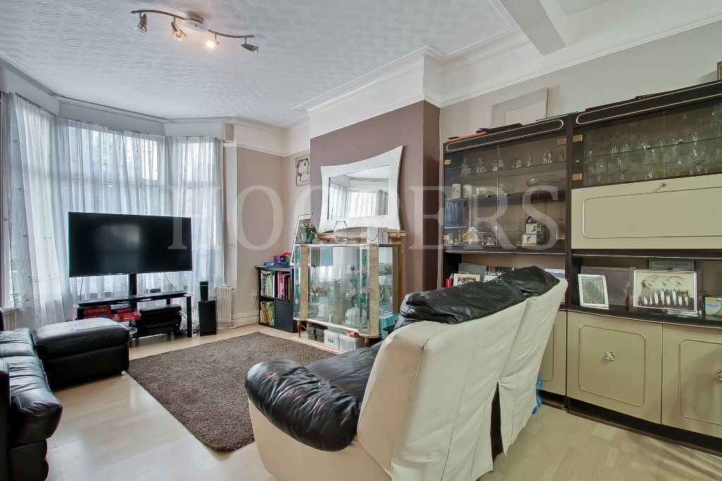 3 bed semi-detached house for sale in Belton Road, London NW2, £650,000