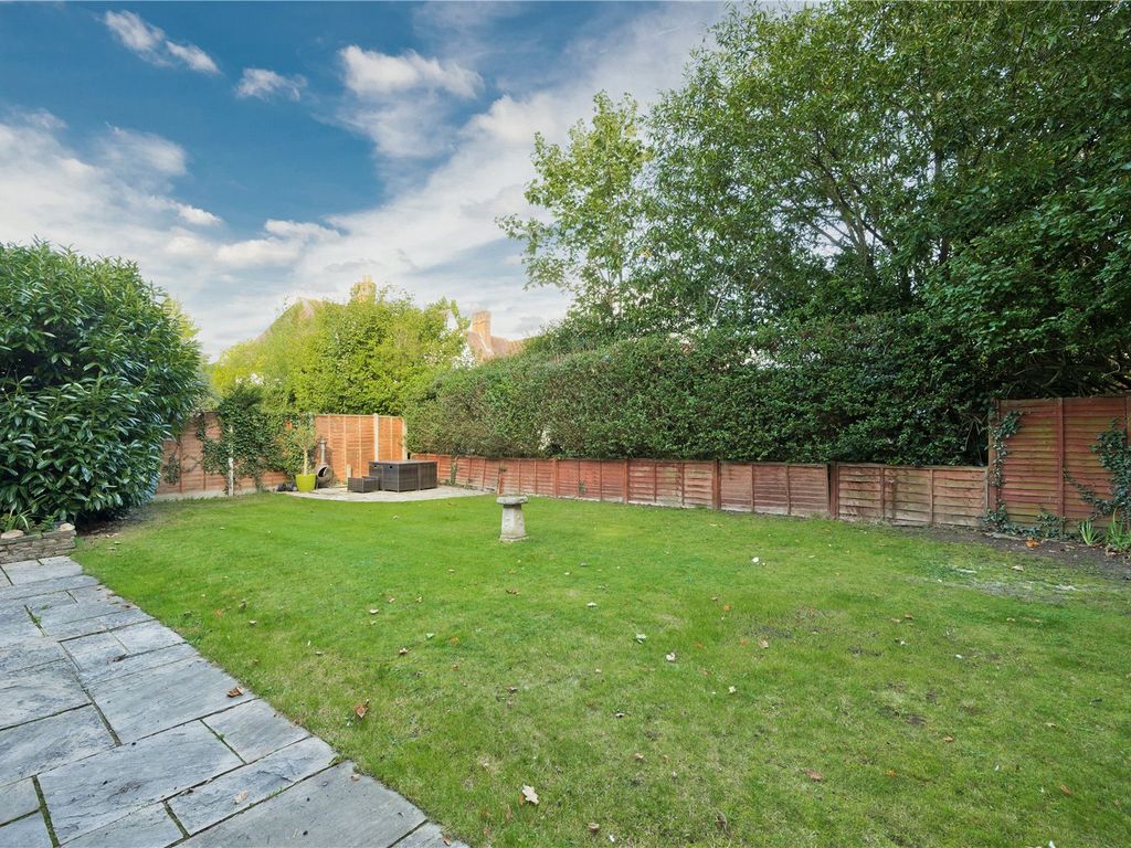 4 bed detached house for sale in Wilton Place, New Haw, Addlestone, Surrey KT15, £775,000