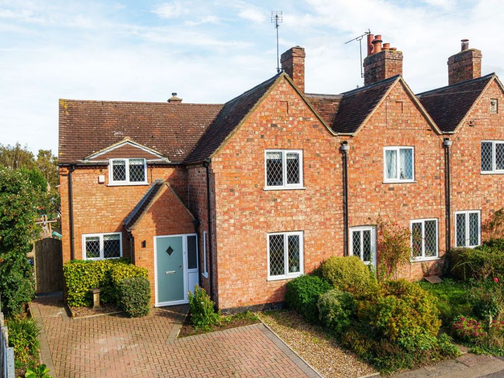 3 bed cottage for sale in Church Street, Lidlington, Bedford MK43, £425,000