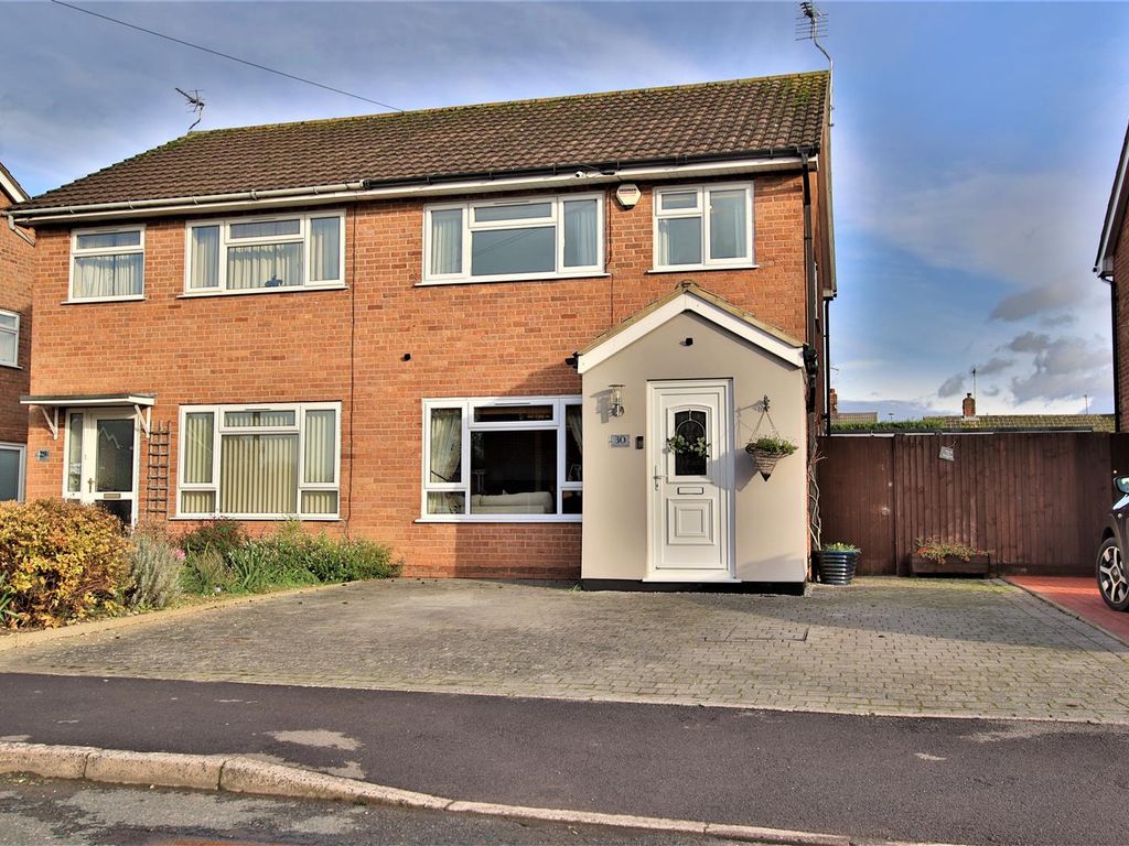 3 bed semi-detached house for sale in Knights Way, Tewkesbury GL20, £340,000