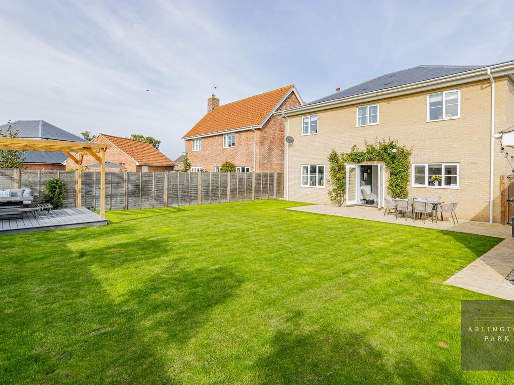 4 bed detached house for sale in Minnow Way, Mulbarton, Norwich NR14, £600,000