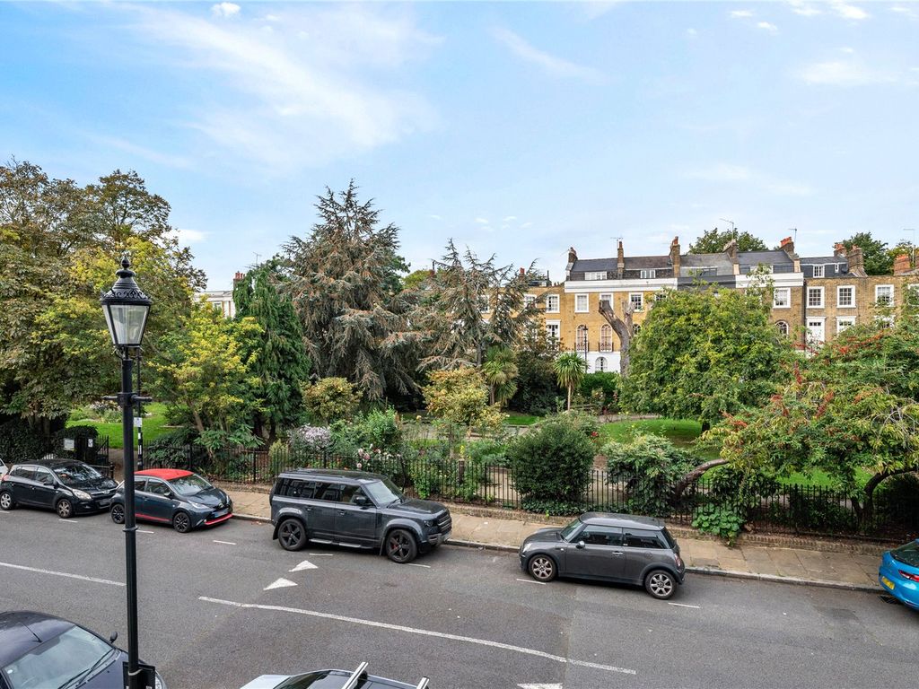 1 bed flat for sale in Gibson Square, Barnsbury, London N1, £600,000
