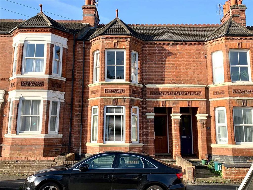 3 bed terraced house for sale in Moon Street, Wolverton, Milton Keynes MK12, £385,000