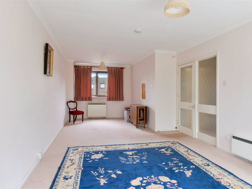 2 bed flat for sale in Church Lane, Oxted RH8, £450,000