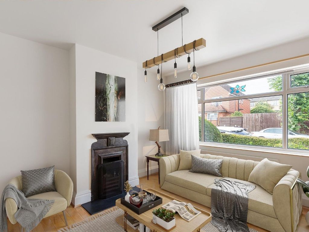 3 bed end terrace house for sale in Grecian Crescent, London SE19, £625,000