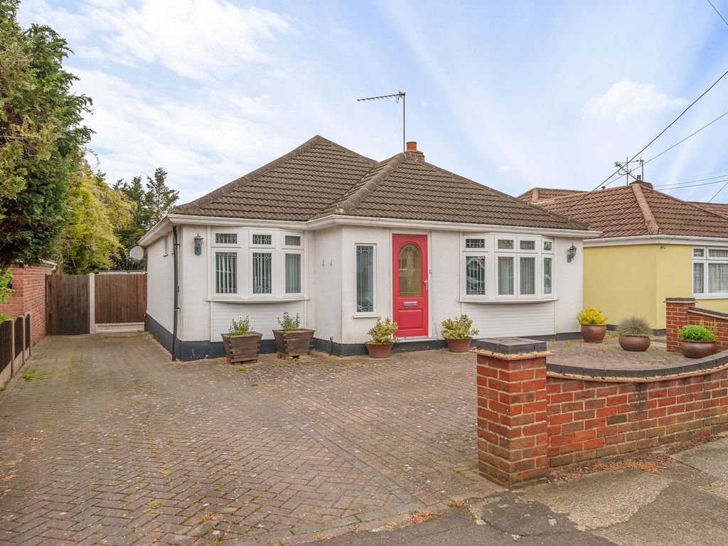 4 bed detached bungalow for sale in Kents Hill Road North, Benfleet SS7, £400,000