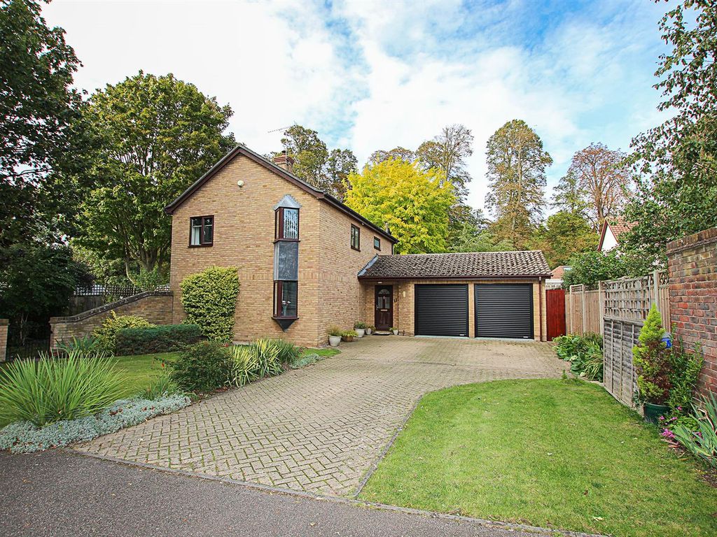 4 bed detached house for sale in Swan Grove, Exning, Newmarket CB8, £590,000