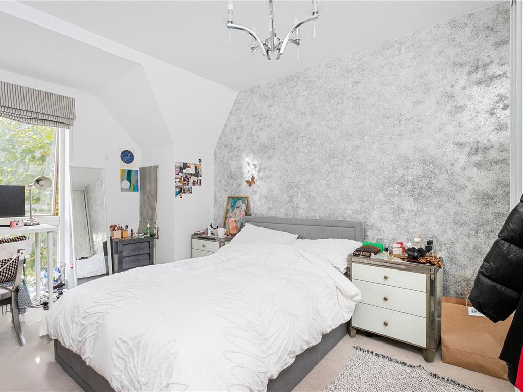 5 bed end terrace house for sale in Mildenhall Road, Hackney, London E5, £950,000