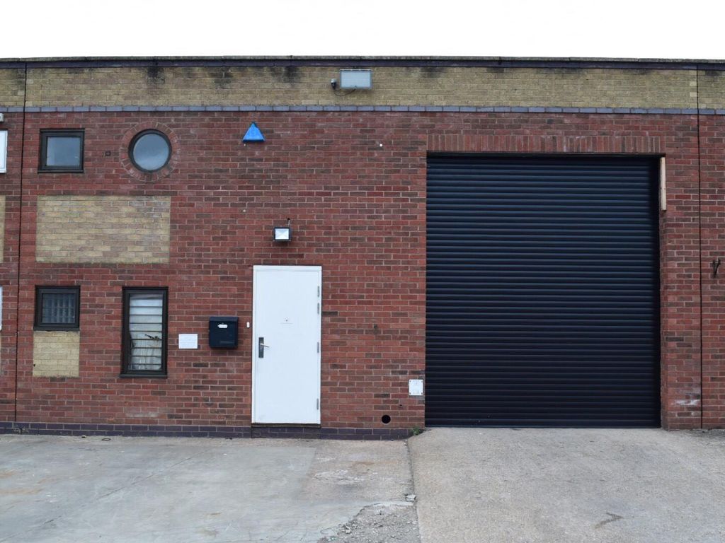Light industrial to let in Western Road, Stratford-Upon-Avon CV37, £13,000 pa