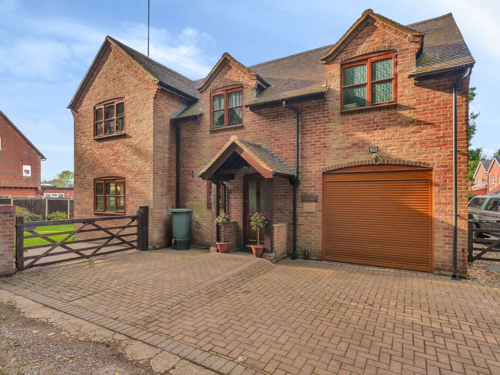 4 bed detached house for sale in River Row, Farnham GU9, £825,000