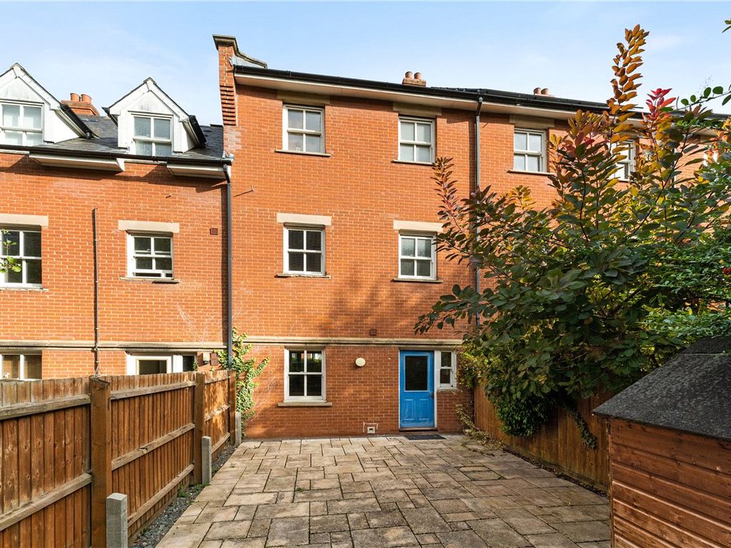 4 bed mews house for sale in Ravensworth Gardens, Cambridge CB1, £700,000