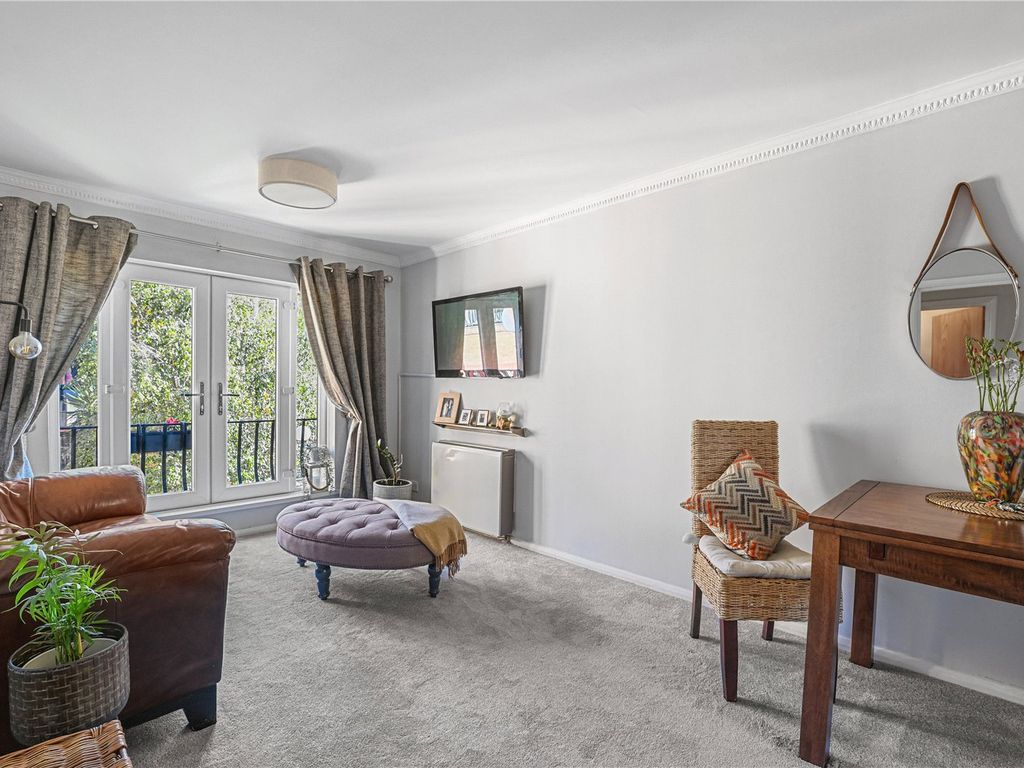 2 bed flat for sale in Kennet Street, London E1W, £495,000