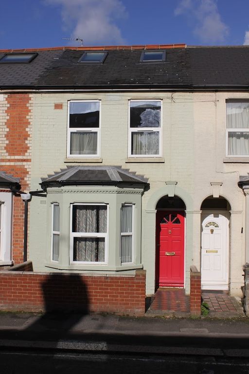 6 bed terraced house to rent in Grange Avenue, Reading RG6, £3,120 pcm