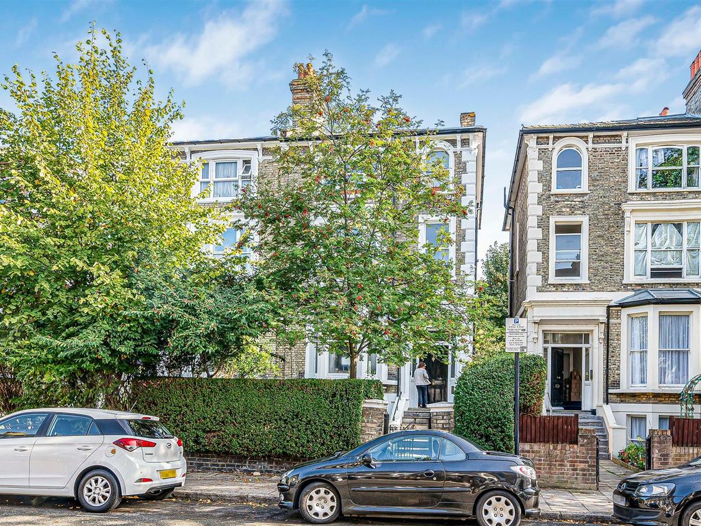1 bed flat for sale in Wray Crescent, London N4, £400,000