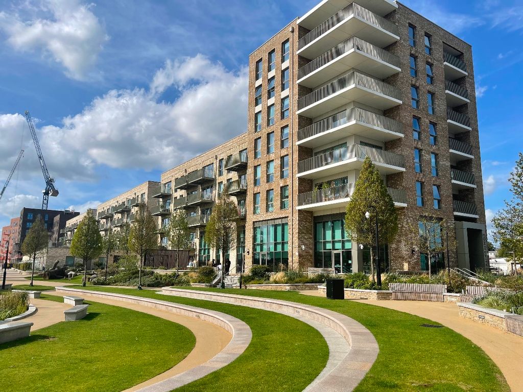 2 bed flat for sale in Flat, Unison House, Beresford Avenue, Wembley HA0, £558,000