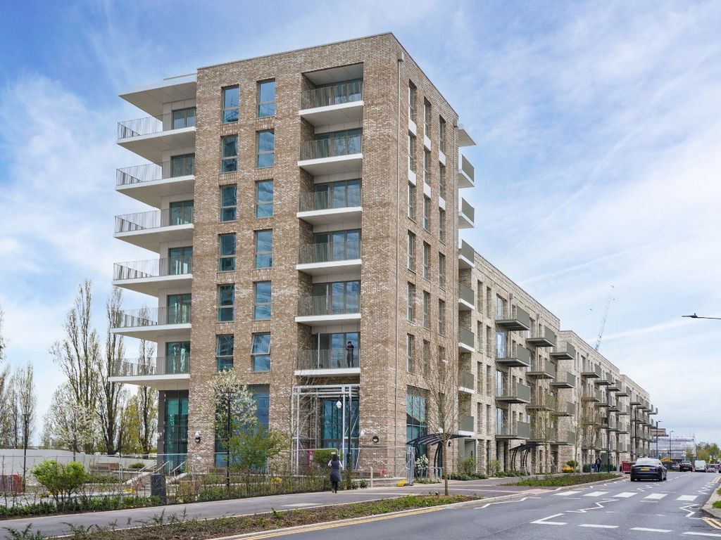 2 bed flat for sale in Flat, Unison House, Beresford Avenue, Wembley HA0, £558,000