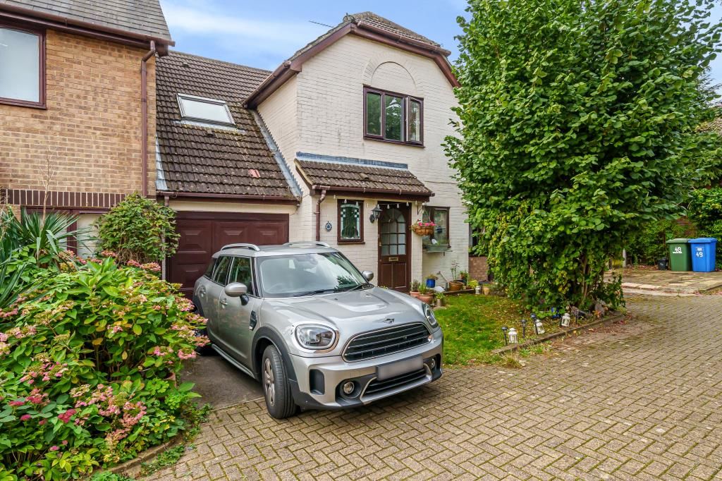 4 bed terraced house for sale in Ascot, Berkshire SL5, £500,000