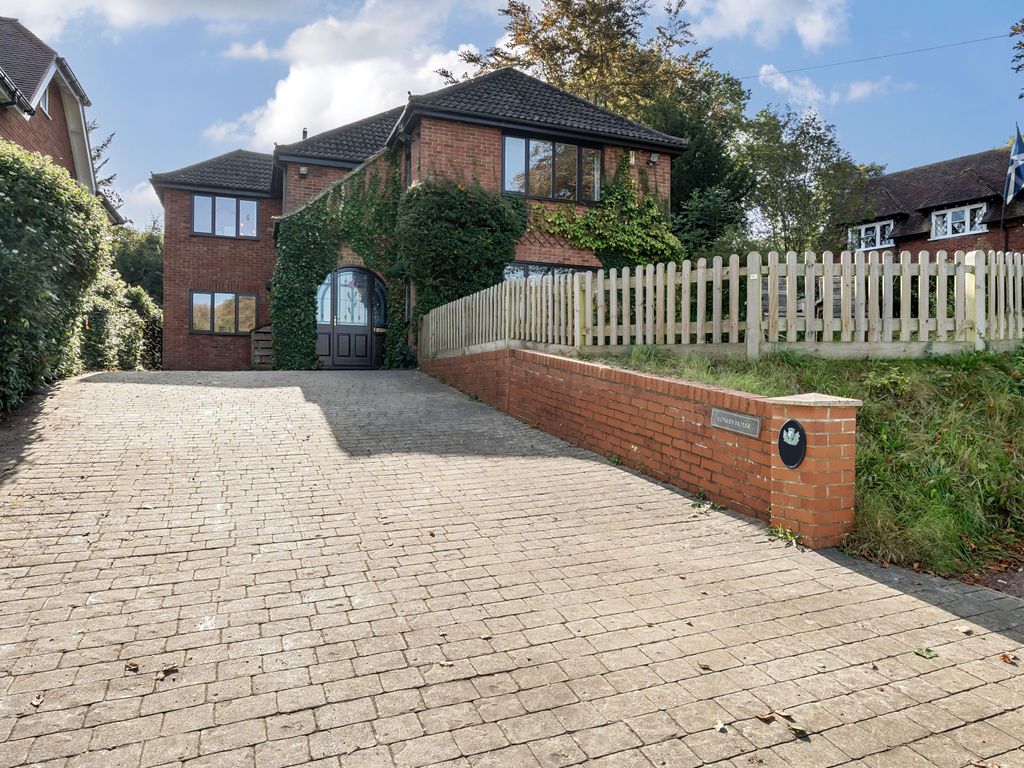 4 bed detached house for sale in Shooters Hill, Pangbourne, Reading, Berkshire RG8, £895,000