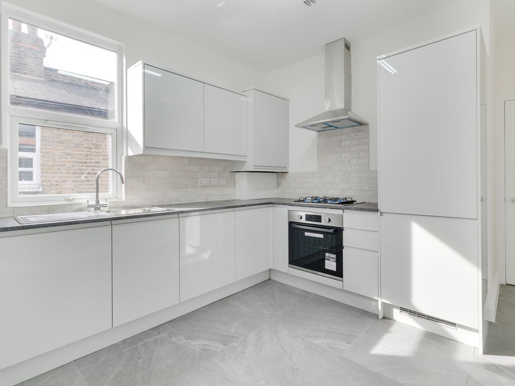 3 bed maisonette for sale in Abbotsford Avenue, London N15, £475,000
