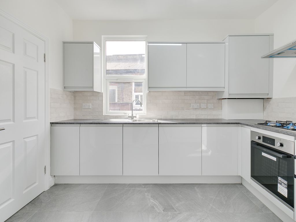 3 bed maisonette for sale in Abbotsford Avenue, London N15, £475,000