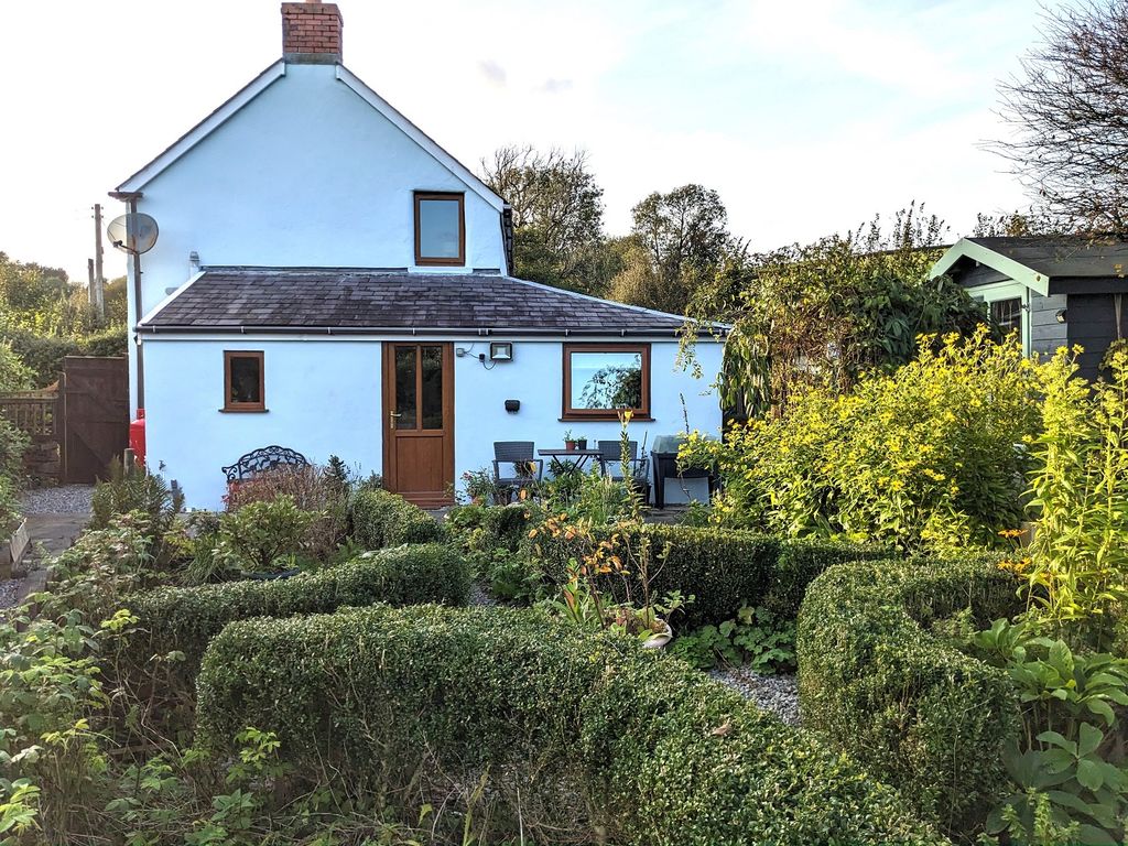 2 bed cottage for sale in Llangain, Carmarthen, Carmarthenshire. SA33, £370,000