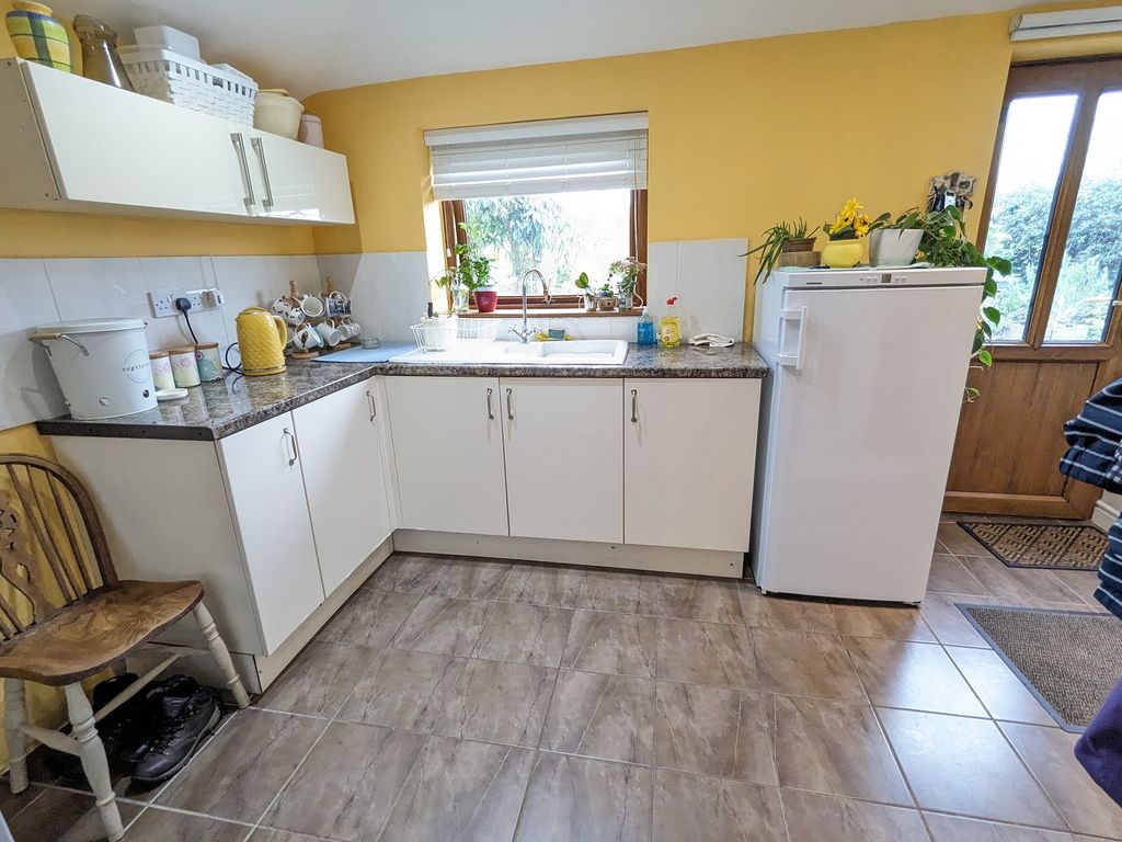 2 bed cottage for sale in Llangain, Carmarthen, Carmarthenshire. SA33, £370,000
