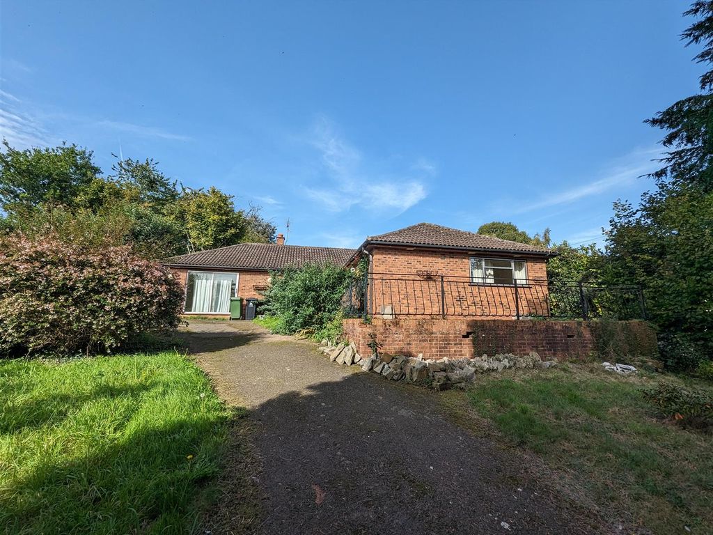 3 bed detached bungalow for sale in Cliffords Mesne, Newent GL18, £450,000