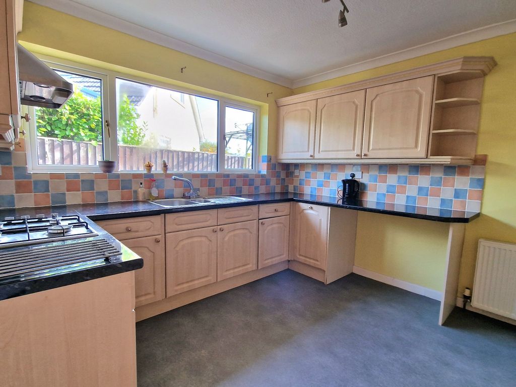 2 bed detached bungalow for sale in Barton, Torquay TQ2, £375,000
