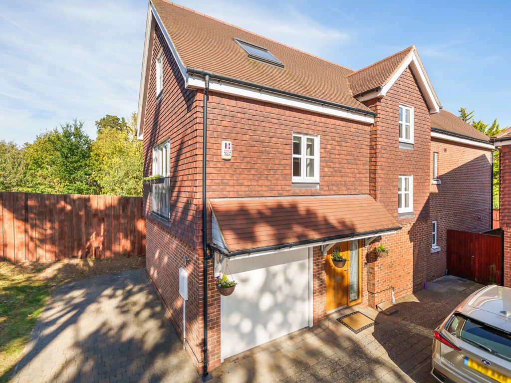 4 bed detached house for sale in Blackbrook Lane, Bickley, Kent BR1, £1,175,000