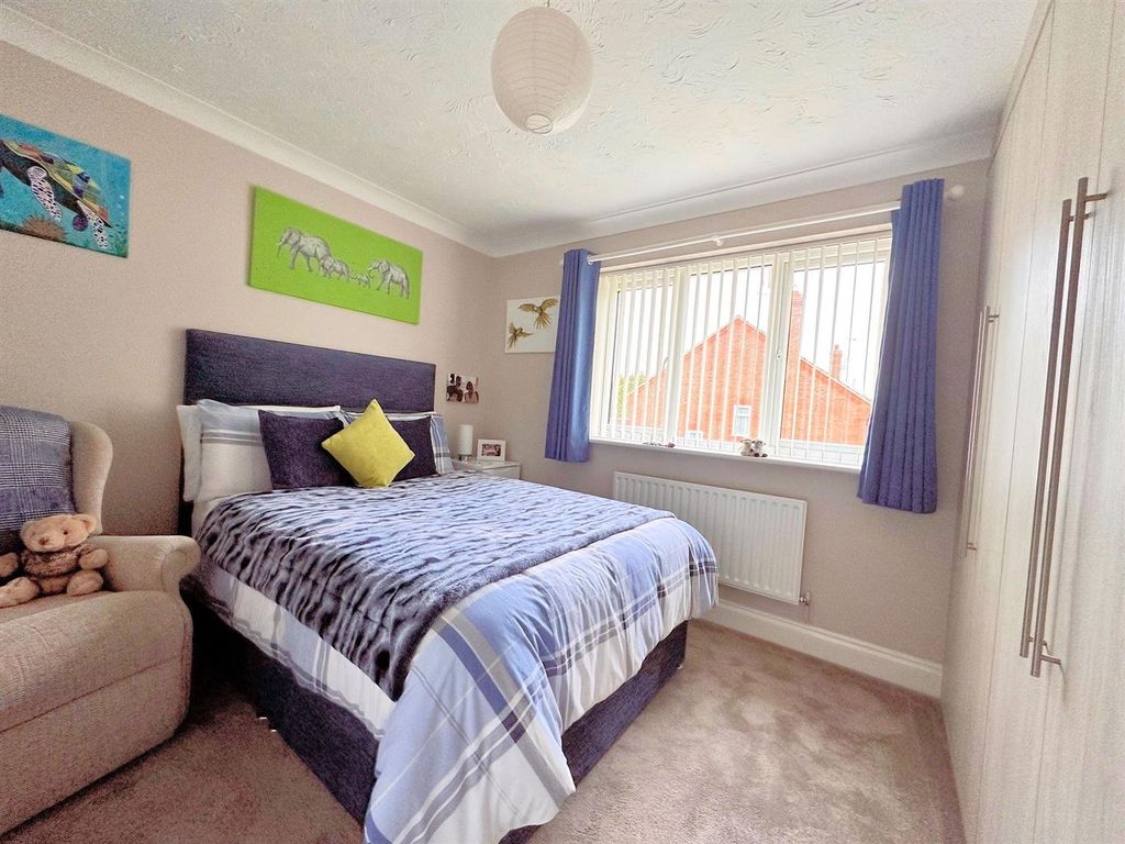 4 bed detached house for sale in Petersfield, Stoke Mandeville, Aylesbury HP22, £685,000