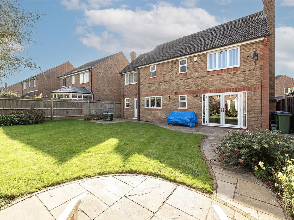 4 bed detached house for sale in Petersfield, Stoke Mandeville, Aylesbury HP22, £685,000