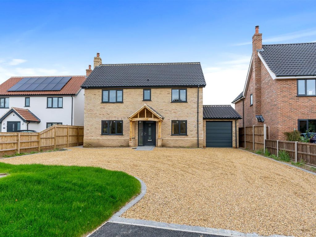 5 bed detached house for sale in Bunwell, Norwich NR16, £625,000