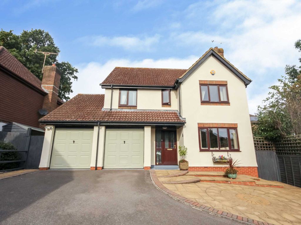 5 bed detached house for sale in Poyle Gardens, Bracknell RG12, £750,000