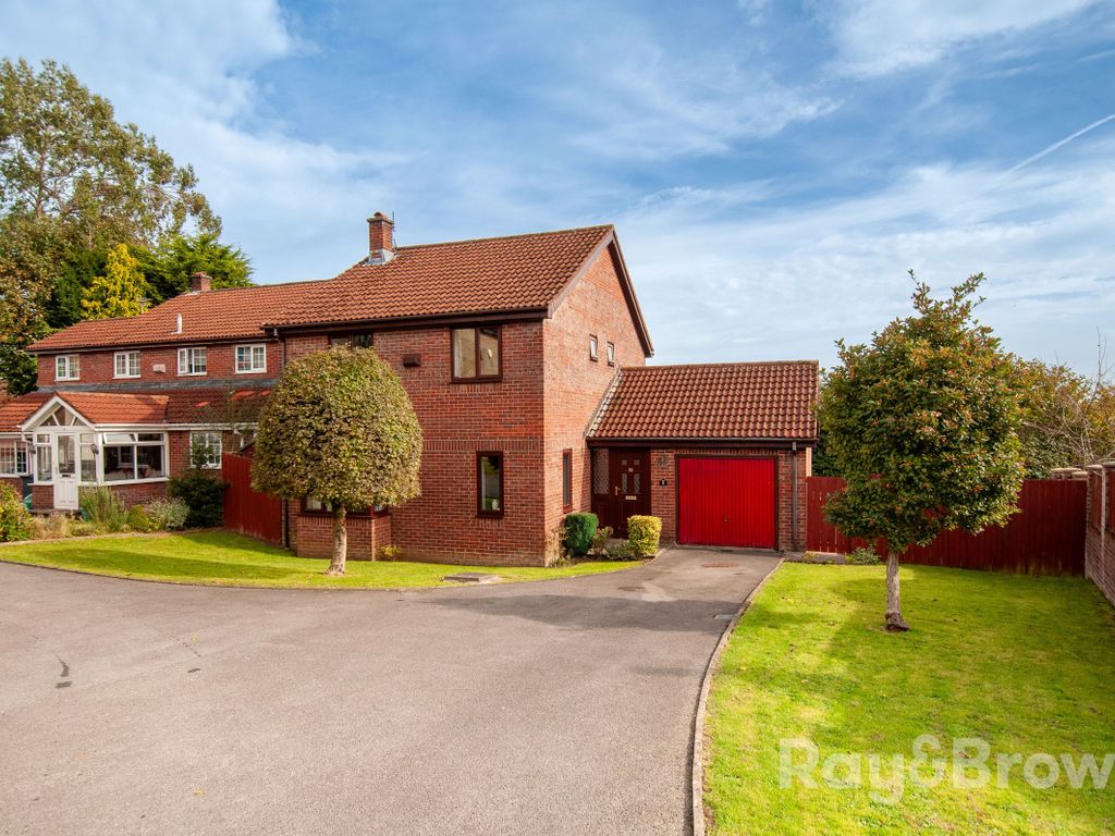 4 bed detached house for sale in Rambler Close, Thornhill, Cardiff CF14, £530,000