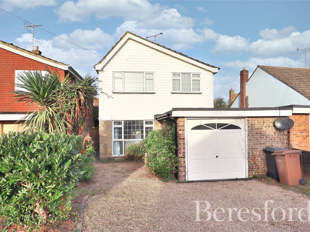 4 bed detached house for sale in Newport Close, Chelmsford CM2, £500,000