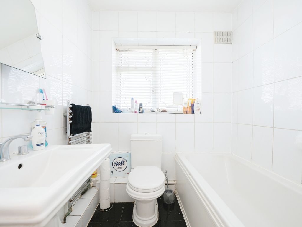 3 bed semi-detached house for sale in Warden Avenue, Romford RM5, £400,000