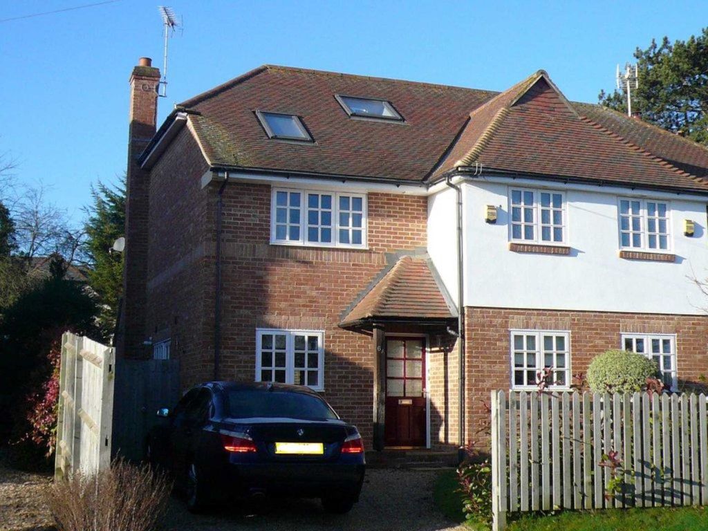 5 bed semi-detached house to rent in Belle Vue Road, Henley-On-Thames RG9, £2,950 pcm