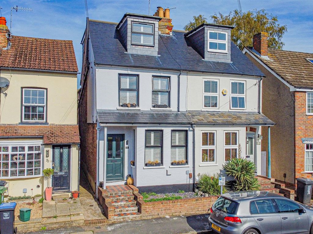 3 bed semi-detached house for sale in Horsecroft Road, Hemel Hempstead HP1, £575,000