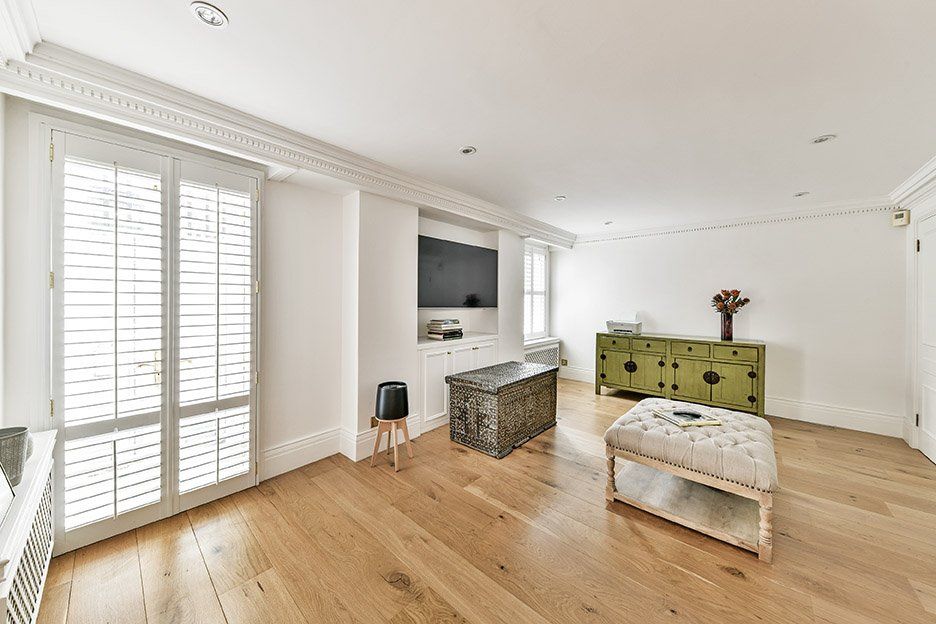1 bed flat for sale in Lowndes Square, London SW1X, £975,000
