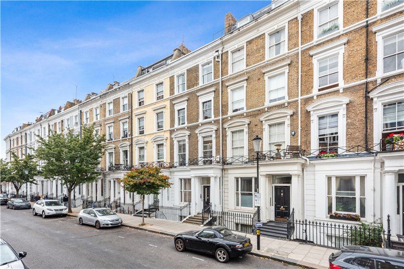 2 bed flat for sale in Collingham Place, London SW5, £995,000