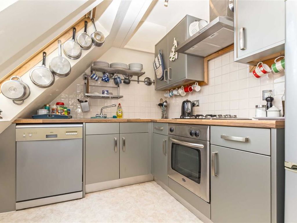 2 bed flat for sale in Cranworth Gardens, London SW9, £549,950