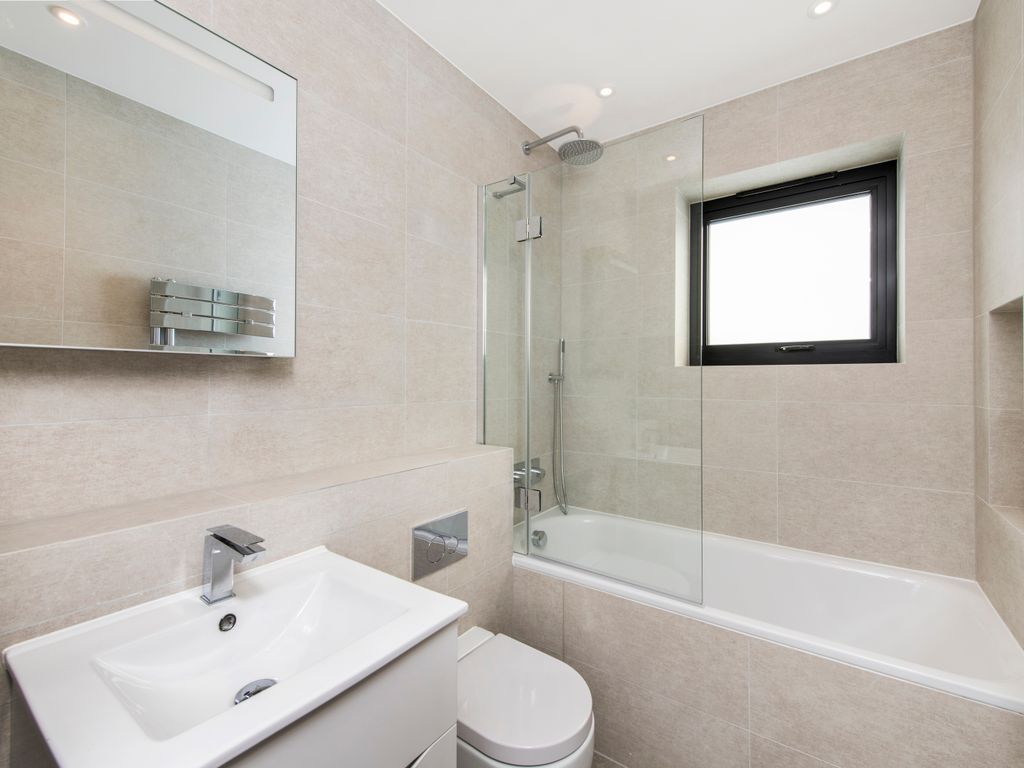 3 bed flat for sale in Hodford Road, Golders Green NW11, £800,000