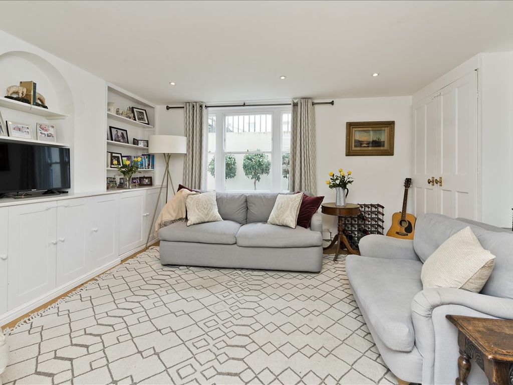 3 bed property for sale in Boscombe Road, London W12, £860,000
