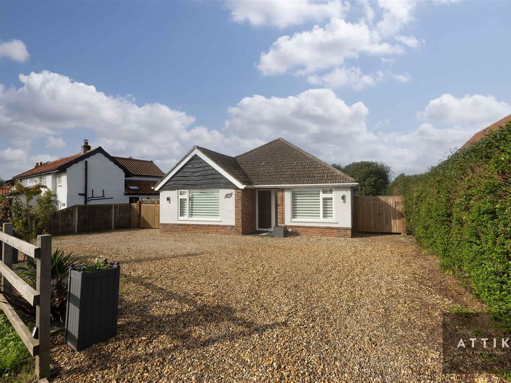 3 bed detached bungalow for sale in Mill Lane, Rockland All Saints, Attleborough NR17, £450,000