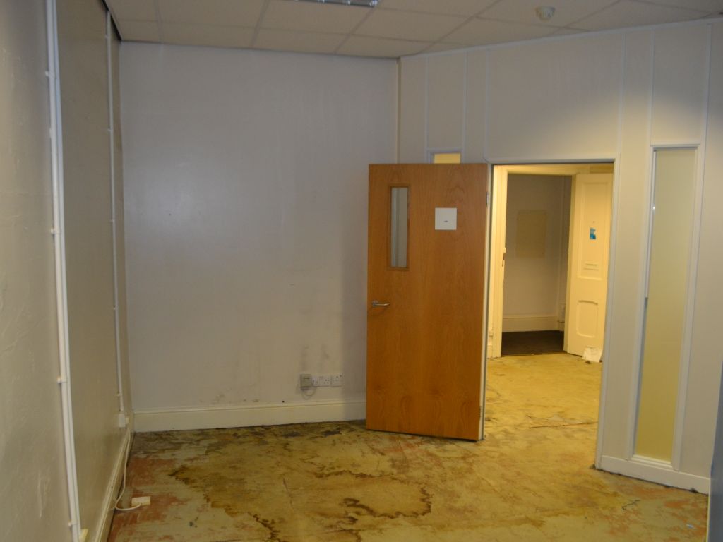 Studio to rent in Bank Street, Bradford BD1, £815 pcm