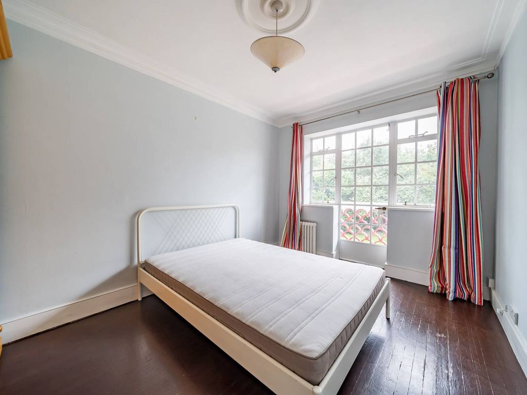 4 bed flat for sale in Ealing Village, Ealing Broadway, London W5, £575,000