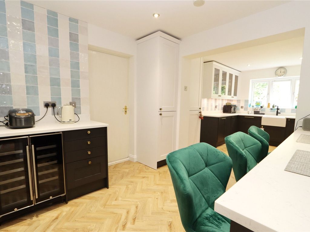 4 bed property for sale in Salisbury Grove, Giffard Park, Milton Keynes, Buckinghamshire MK14, £469,000