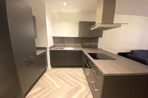 1 bed flat to rent in Priory House, Birmingham B5, £975 pcm