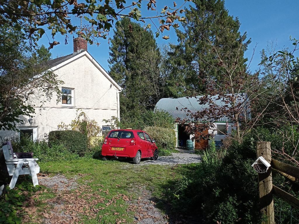 3 bed detached house for sale in Castle Road, Pencader, Carmarthenshire SA39, £375,000