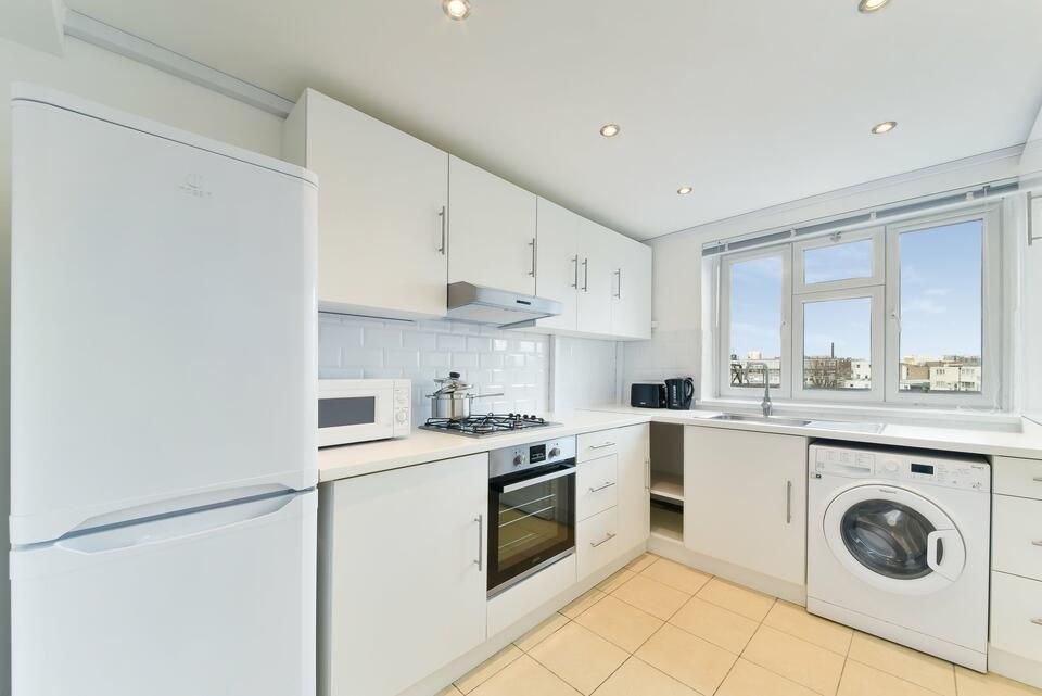 3 bed flat for sale in Cornwall Street, London E1, £425,000